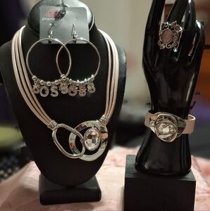 Paparazzi Silver and Cream Earring Set